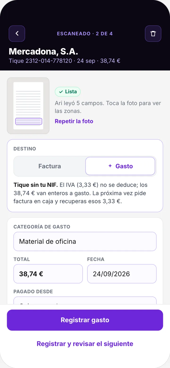 Un tique escaneado en Olympus clasificado como gasto, explicando que sin NIF el IVA no se deduce y cuánto se pierde