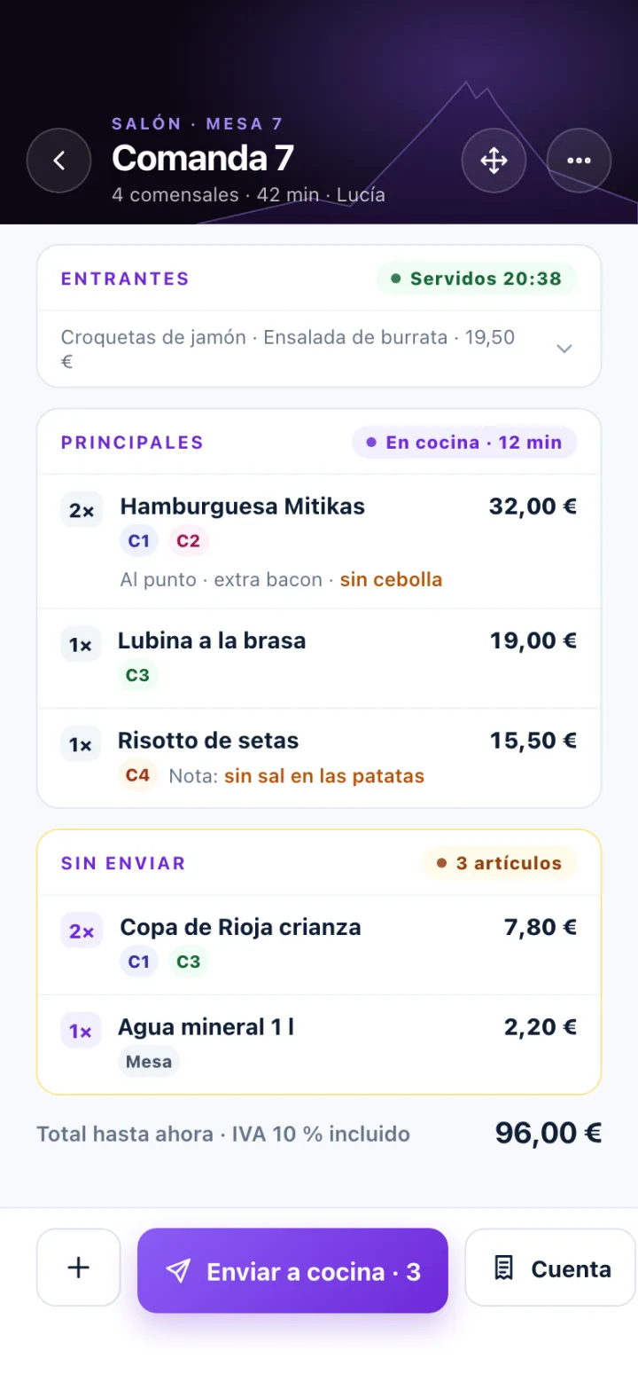 Comanda de una mesa en Olympus agrupada por pases: entrantes servidos, principales en cocina y bebidas sin enviar